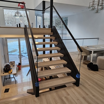 Stairs & Landing Black Base Shoe & Spigots with Cap Rail 2