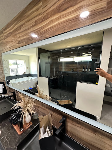 Innovative Glass Backsplash Kitchen Ideas to Transform Your Space