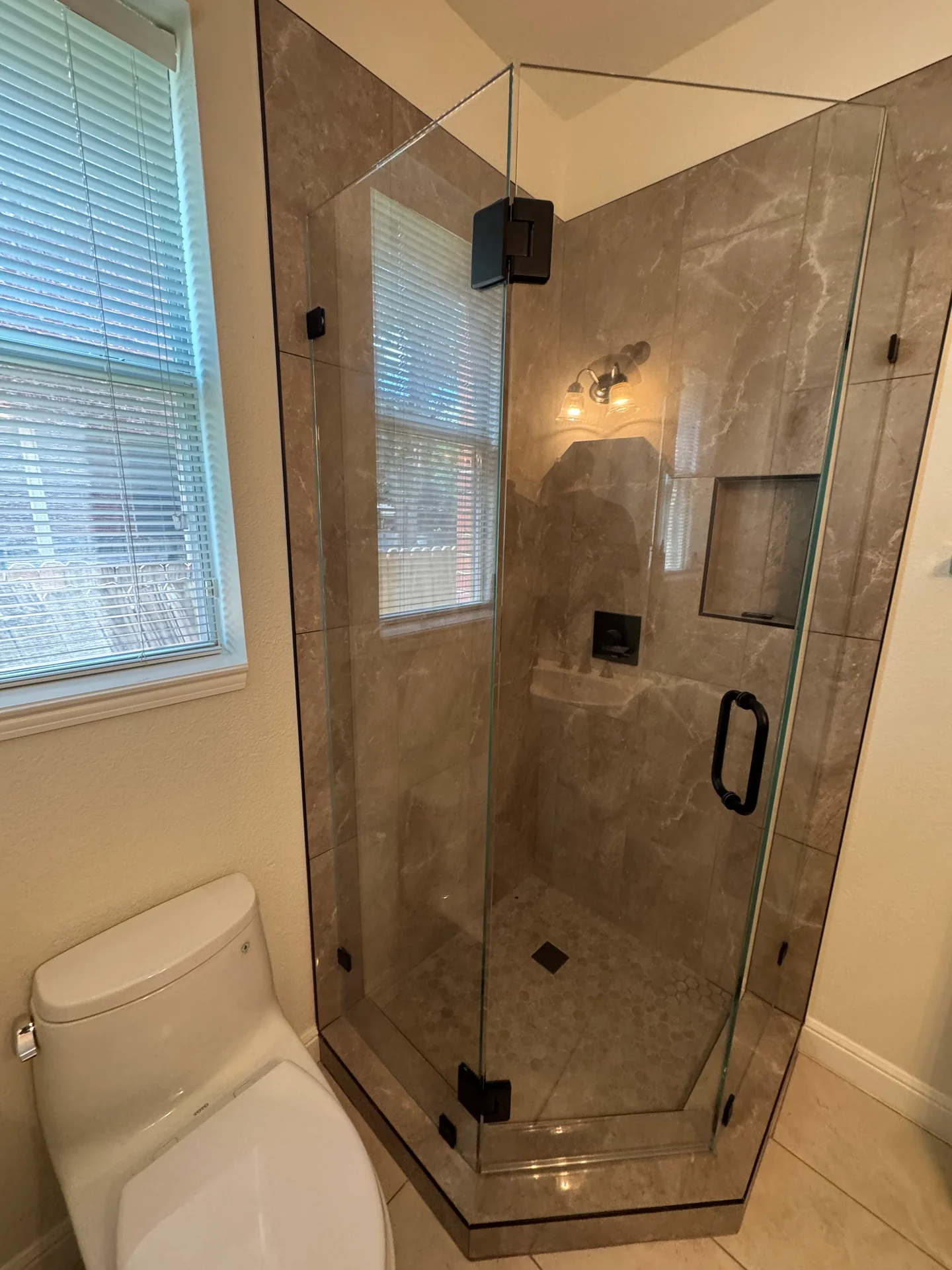 Neo Angle Glass Showers