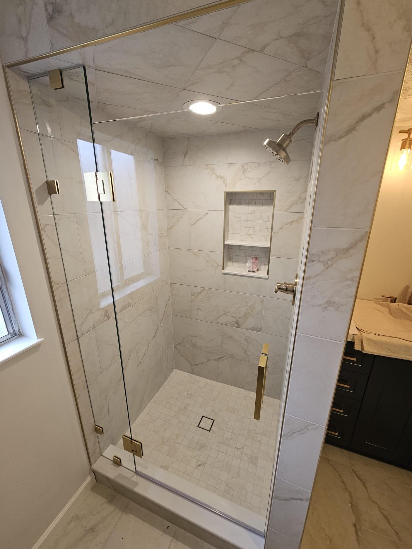 In-Line Frameless Gold Square 3