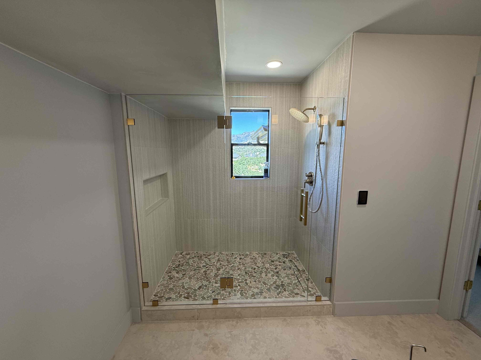 In-Line Frameless Gold Square Ladder Pull