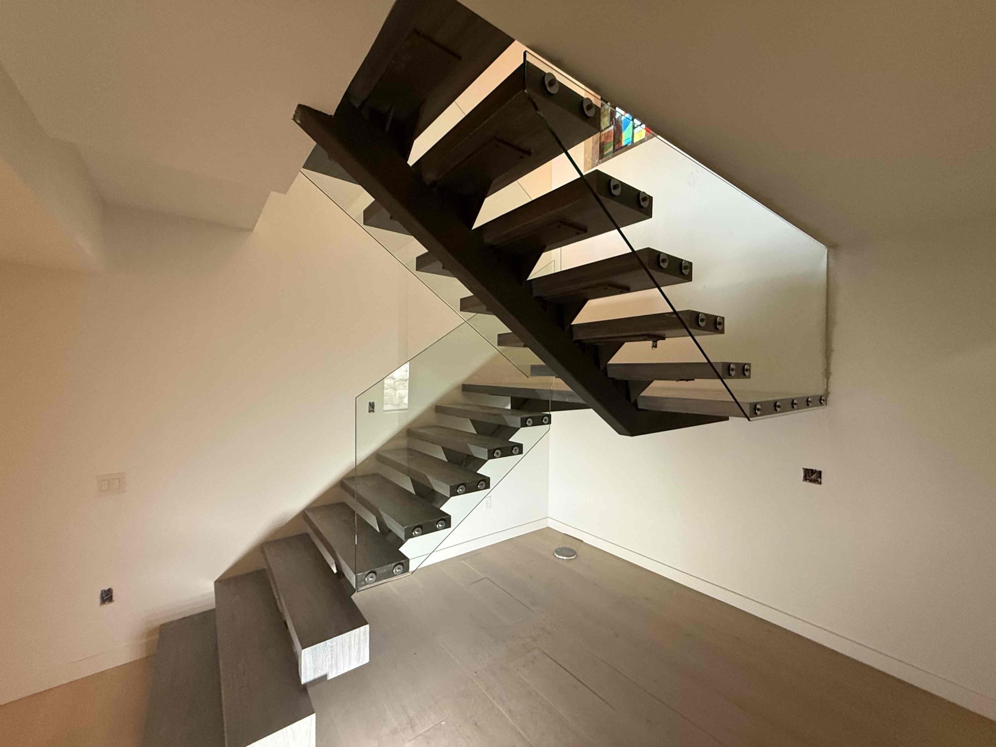 Stairs Mounted with Washer for Capped Treads