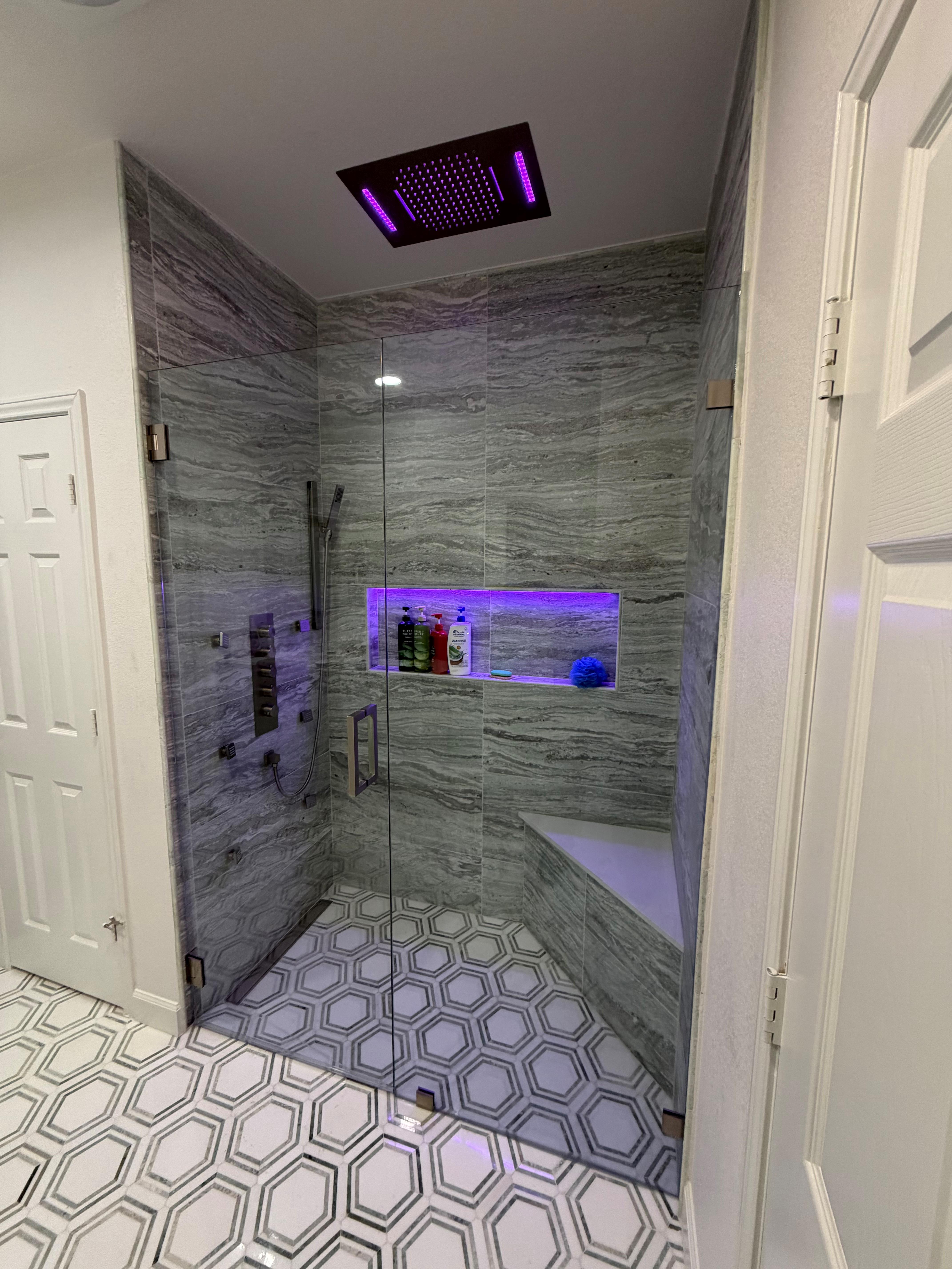 Custom shower Gatsby Glass of North Richland Hills